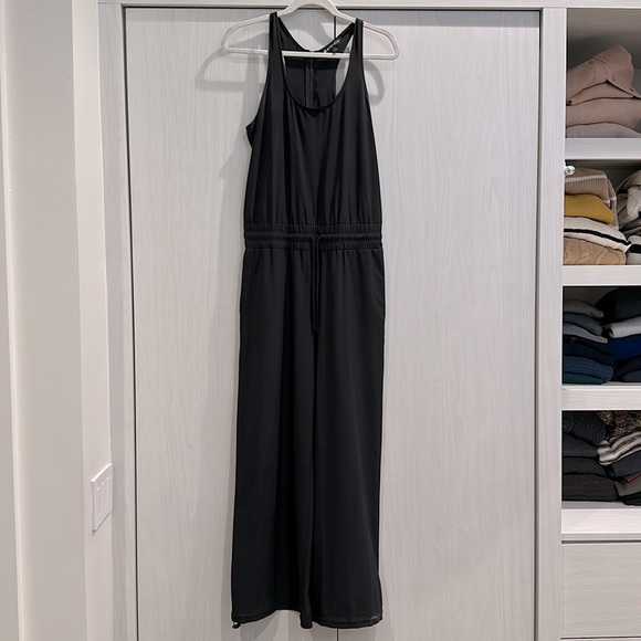 Black Athleta draw string jumpsuit   Size 4 - Picture 1 of 4